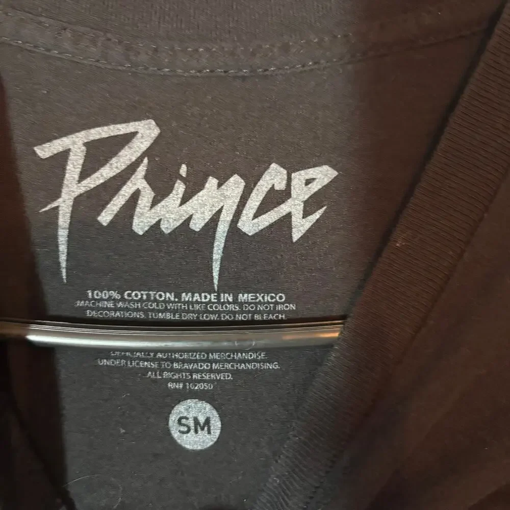 Prince Official Purple Rain Album Cover Graphic Unisex Black T-Shirt Size Small - Picture 2 of 5